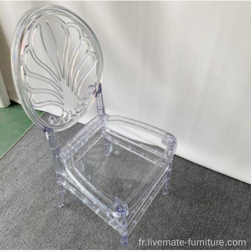 Chaises et tables en plastique de mariage